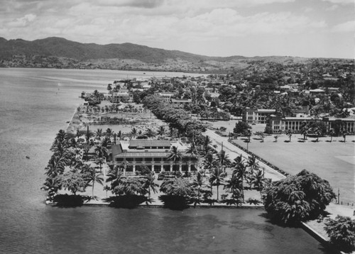 Grand Pacific Hotel with government buildings to the right, Suva, Fiji
