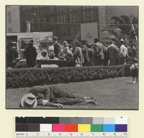 Art show, Union Square. [San Francisco.] [photographic print]