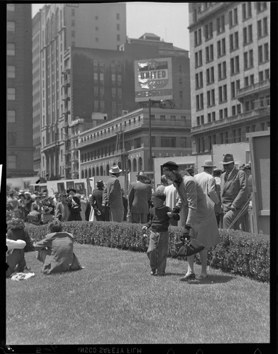 Art show, Union Square. [San Francisco.] [negative]