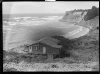 [Unidentified residence at coast.] [negative]