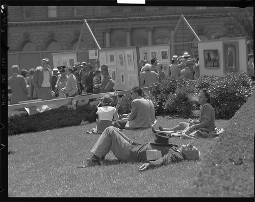 Art show, Union Square. [San Francisco.] [negative]