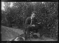 [Johan Hagemeyer reading.] [negative]