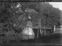 [I Poorbje?] in het Loelensche Bosch. 22 Sept. '10. [1910.] [negative]