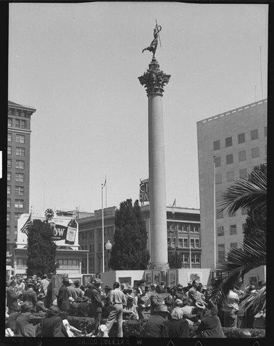 Art show, Union Square. [San Francisco.] [negative]