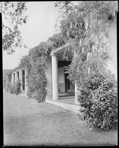 Colonnade, Polytechnic Elementary School, 1030 East California, Pasadena. April 29, 1938