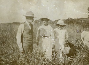 Missionary Adolphe Jalla together with two women, among them Miss Briod, back from Mongu
