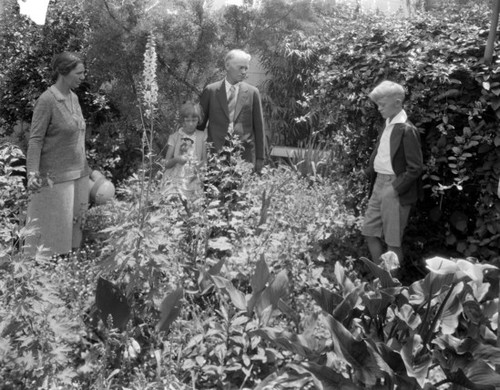 Willits family portrait in garden