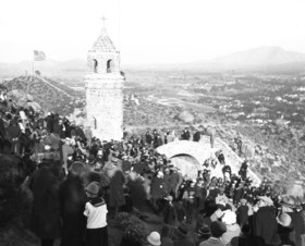 Crowd at Mount Rubidoux Peace Tower and Friendship Bridge — Calisphere