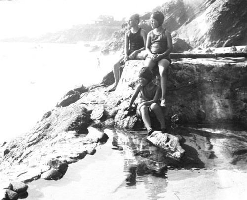 Hutchings children at Arch Beach