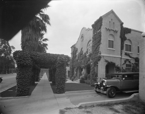 Exterior view of Preston's Funeral Home