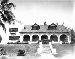 Exterior view of the Cameron residence on the east side of Santa Rosa Avenue north of Mariposa Street, Altadena, California, ca.1910