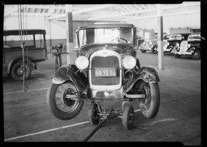 Wrecked 1929 Ford sedan, Julius Schubfda owner & assured, Southern California, 1935