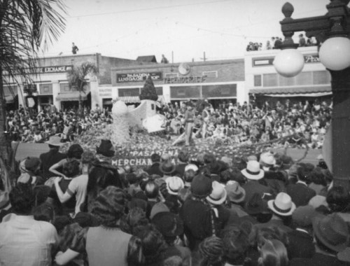 Pasadena Merchants Association float, 1938 Rose Parade