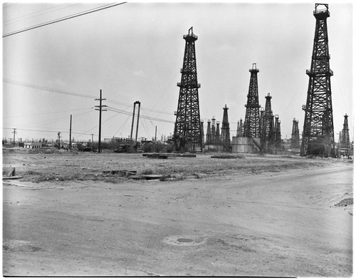 Oil wells, Weston and Cameron Pl