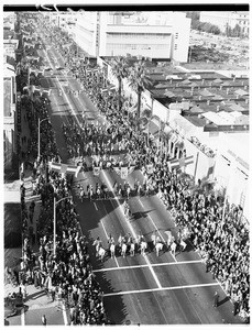 Individuals in Rose Parade ...also groups on horseback, 1952