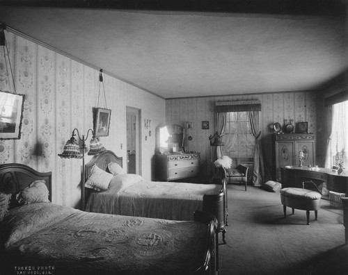 Bedroom with two twin beds, McMahon house