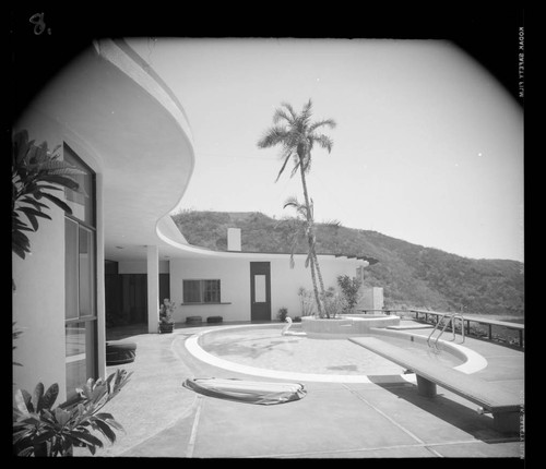 Marx, Groucho, residence. Exterior and Swimming pool