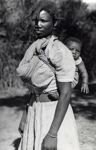 Mambunda woman, young mother