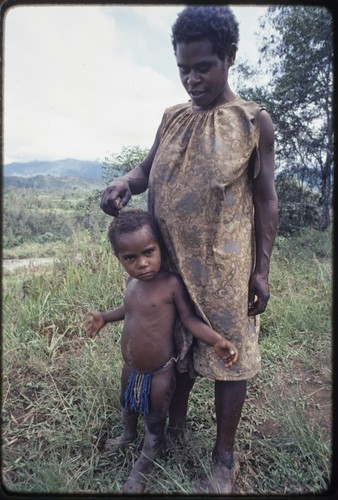 Western Highlands: woman and young child, child wears a string apron-style skirt