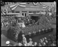 "The Old Oaken Bucket" float in the Tournament of Roses Parade, Pasadena, 1927