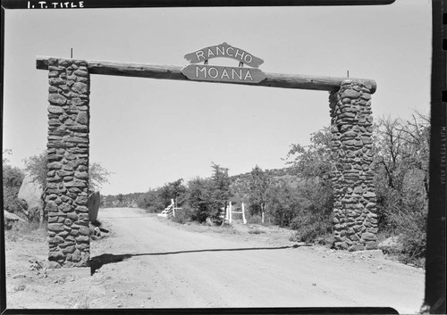 Leeds, William, residence [Rancho Moana]. Entry gate with sign