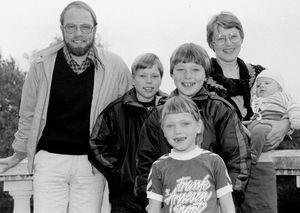 DMS-missionaries Anne Vibeke and Lars Mandrup with children on the balcony in Hellerup