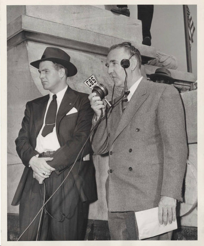 Bill Henry broadcasting the Roosevelt funeral procession, April 11, 1945