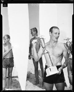 Ocean Paddleboard race (Pacific Coast championship) from Santa Monica to Ocean Park, 1954