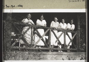 Dr Petitpierre with her European assistants in Bettigeri hospital