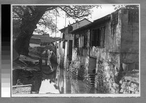Houses along canal in Suzhou, China, ca.1920-1930