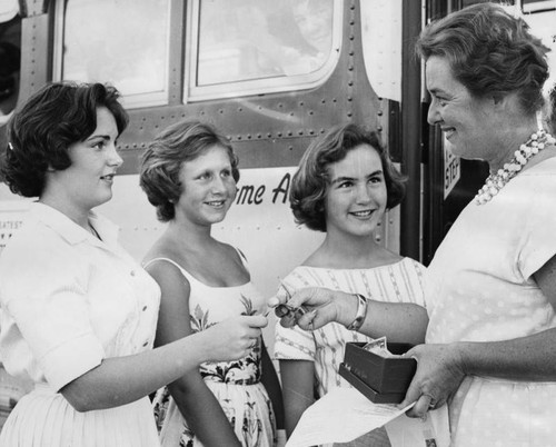 Hollywood Bowl's "Valley Night" girls boarding bus