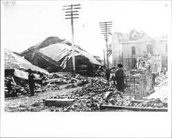 Cleaning up earthquake damage near the Courthouse, Santa Rosa, California, 1906