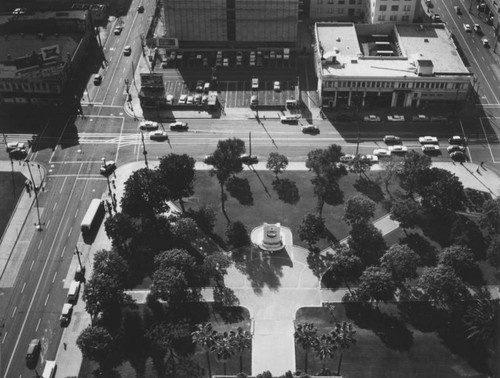 Frank Putnam Flint Memorial Fountain, Los Angeles City Hall, view 2