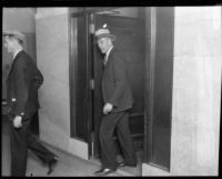 Fred C. Simmons at the murder trial of Hazel Glab, Los Angeles, 1930