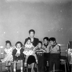 Rosa Cho with grandchildren Rebecca, Leslie and Jennifer Yoon, Fred and Topper Yim