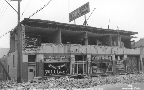 Store in Long Beach destroyed by the earthquake