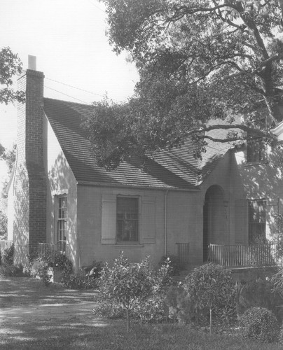 View of front and side of the Vrendenburgh house