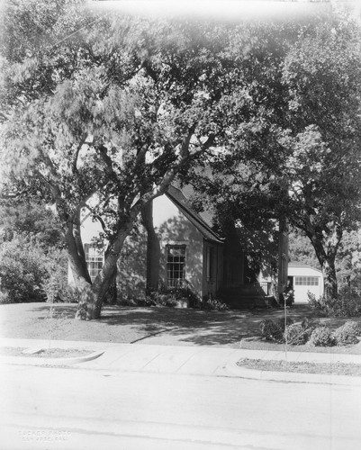 Exterior view of Vrendenburgh driveway and house from the street