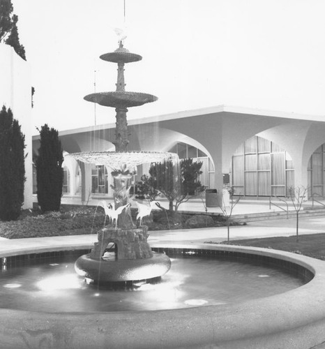Civic Center Council Chambers with original plaza fountain, Orange, California, 1980