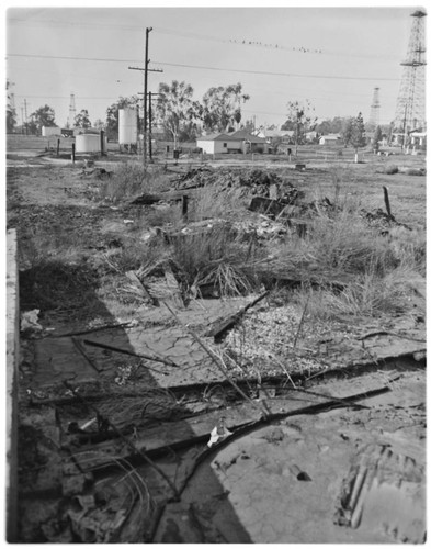 Abandoned oil storage : hazard, Long Beach Blvd