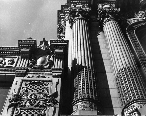 Pillars, Los Angeles Theatre