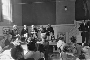 DSM Landsmødet i Viborg,. 1972. Panelet fra venstre: Ruth Kristiansen, Thorkild Schousboe Laursen, Oluf Eie,(?) , Iver Viftrup. Ved talerstolen: Ole Christiansen