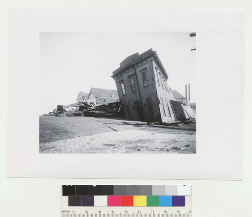 [Earthquake damage to building, Butchertown. No. 819.]