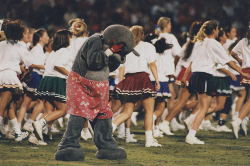 Sports-New campus-Mascot and cheer squad 001