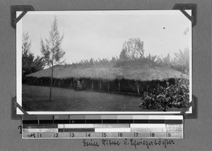 House of the assistant Ambokile near Rutenganio, Tanzania, ca.1929-1930