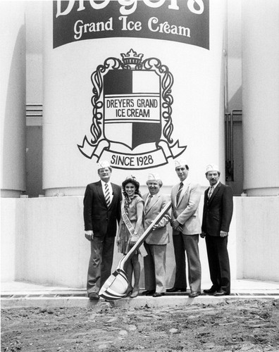 Dreyer's Ice Cream officials, Commerce Mayor and Miss Commerce 1984