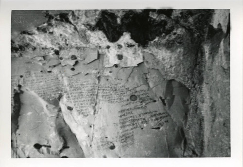 Inscription in cave T 8 at the Jabal al-Ṭārif cliff