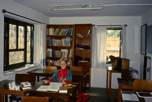 Den Norske Skole i Kathmandu, Nepal, 1991. Anne Mundbjerg er den eneste elev i 5. klasse