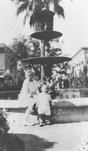Plaza Park fountain, Orange, California, 1918