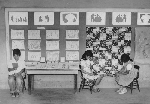 Fourth grade classroom at Japanese Americans relocation camp, [graphic]